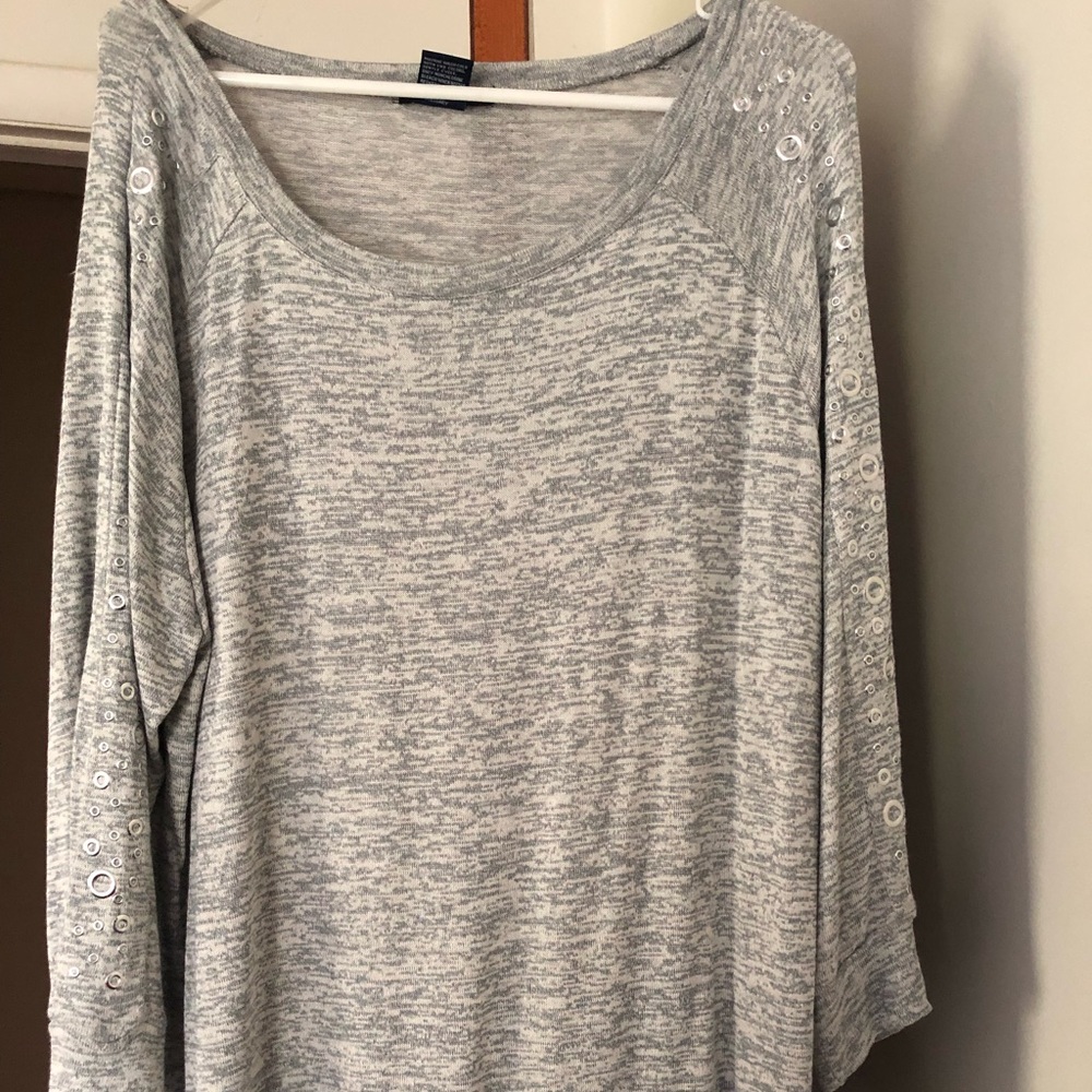 Grey long sleeve shirt